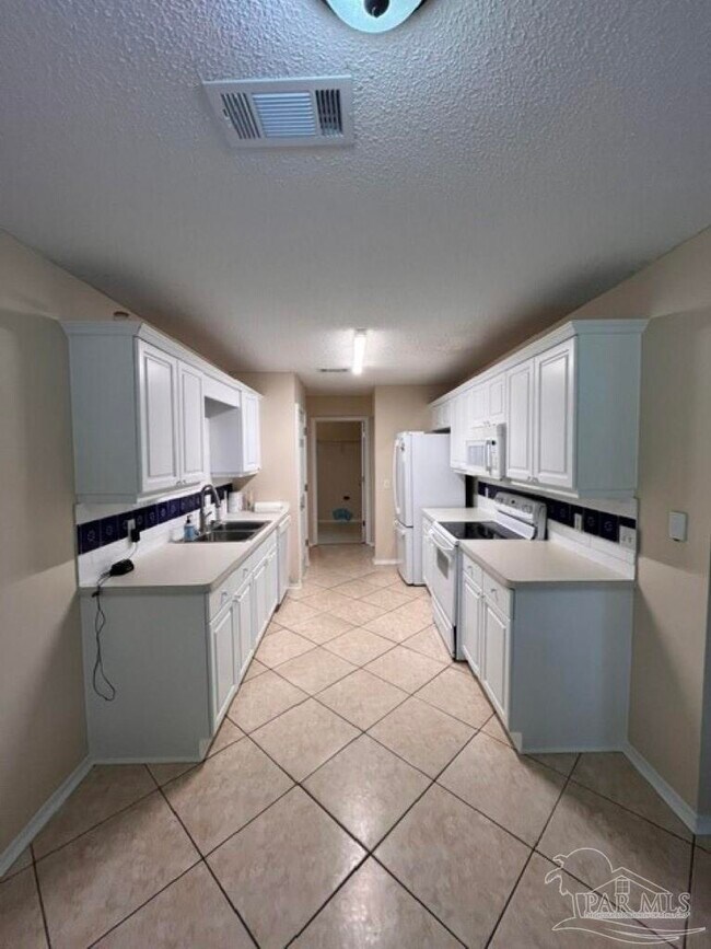 Photo - 5563 Chantilly Cir