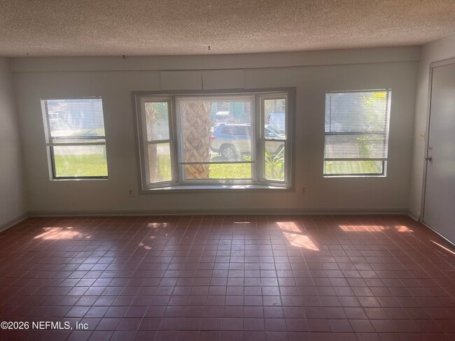 Photo - 530 Myra St