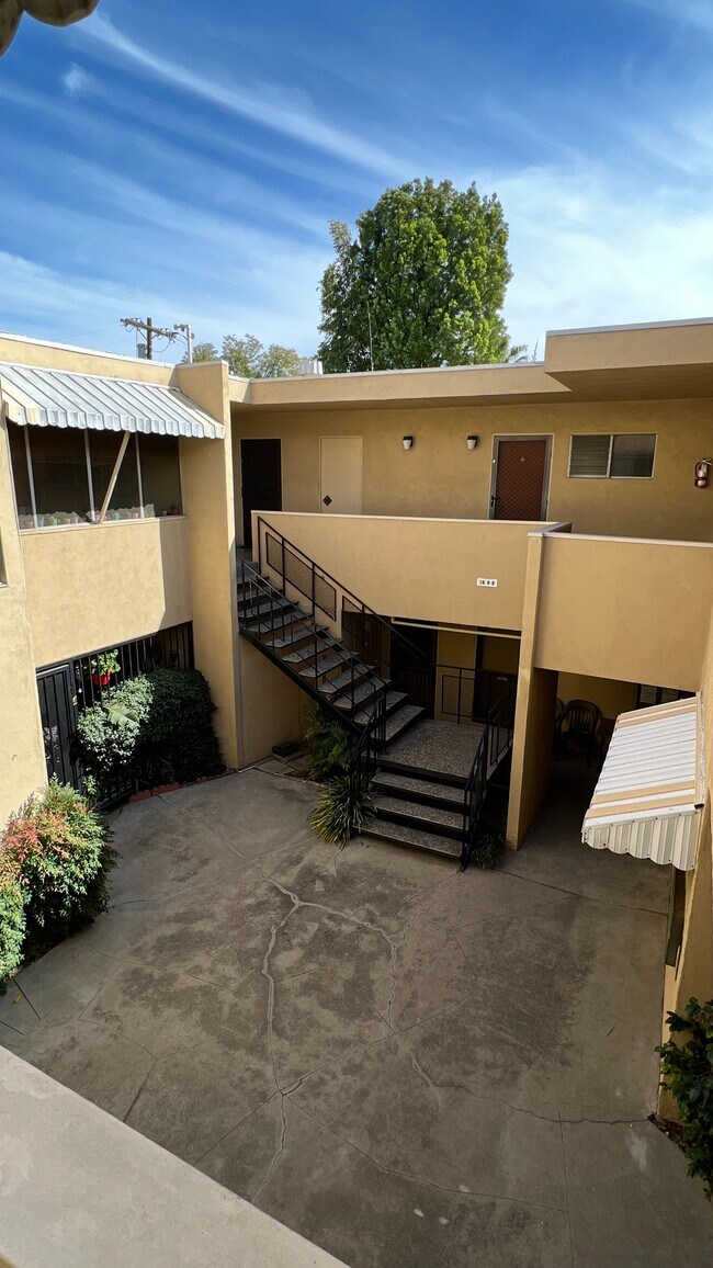 Center Courtyard, mail