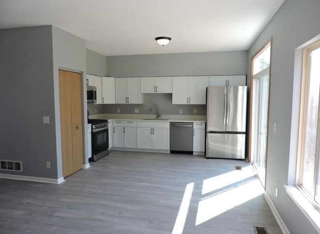 Photo - 357 Richmond Dr