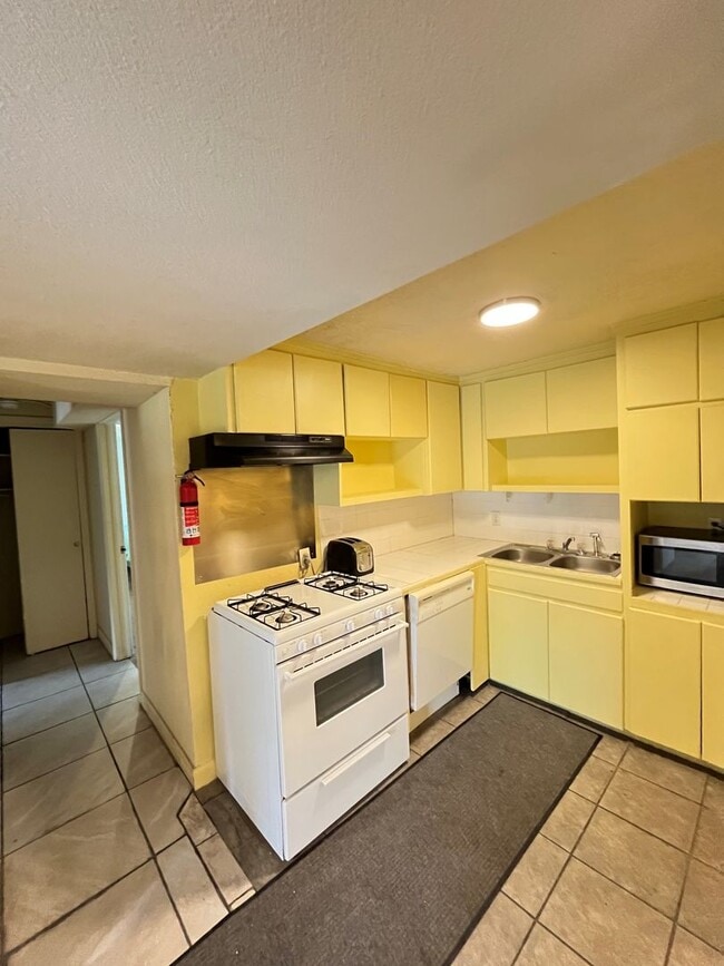 Photo - 2 bedroom duplex MINIMALIST'S DREAM / all appliances with office