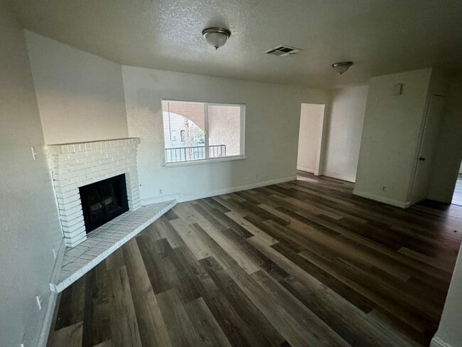 Building Photo - 3 BEDROOM 2 BATH, UPSTAIRS Unit 6945 Mendon #4 Rental