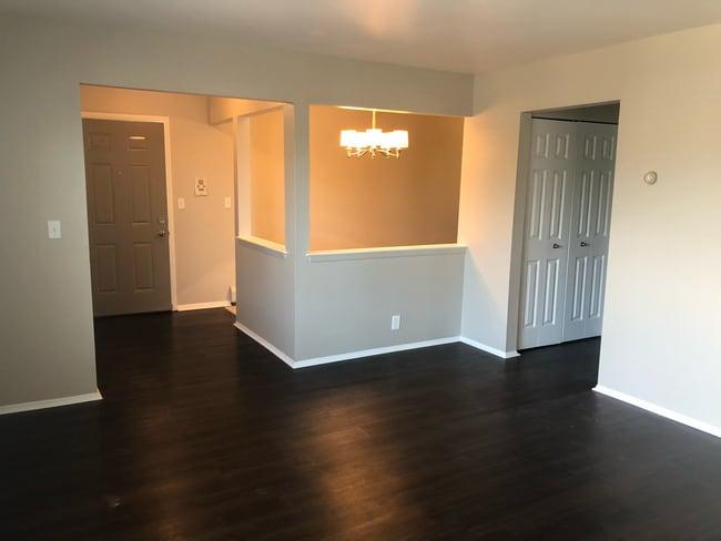 Photo - 2508 Inglis St