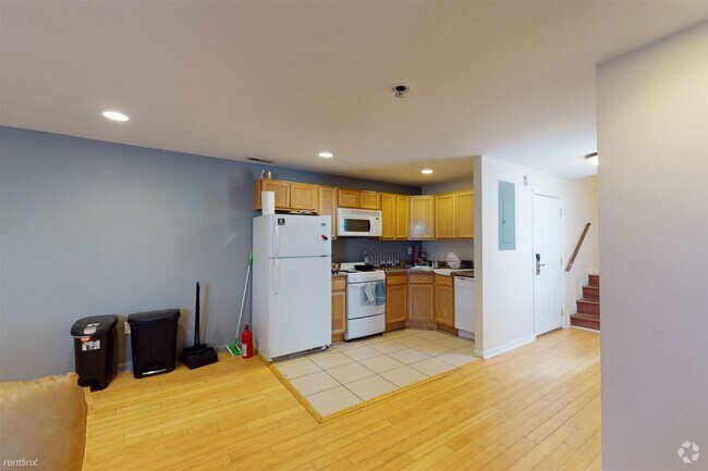 Building Photo - 4 br, 2 bath Triplex - 1708 N 18TH ST Unit B Rental