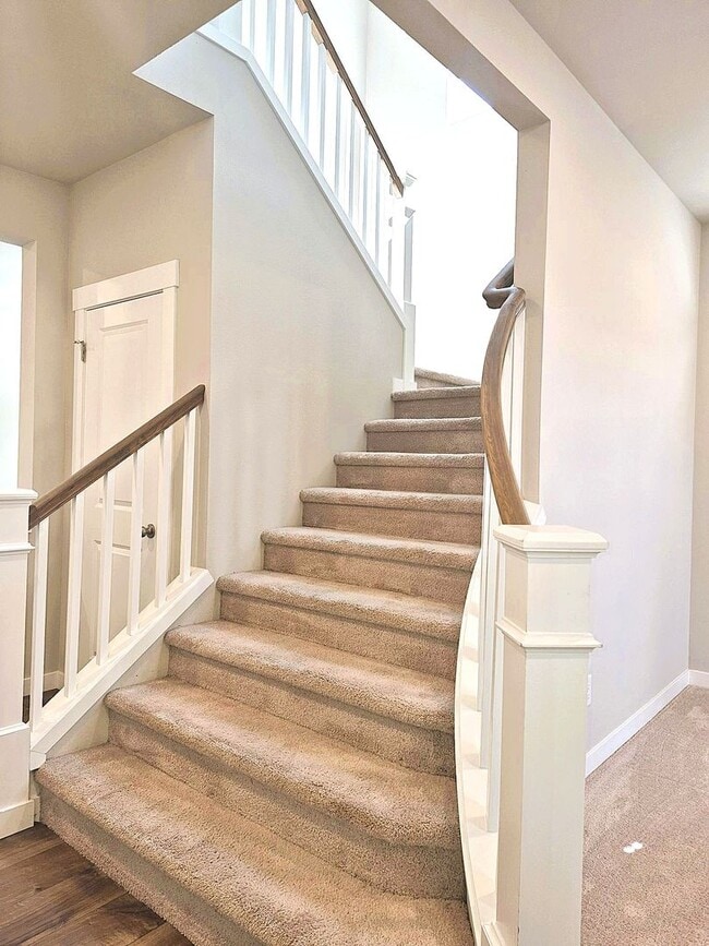 Photo - Beautiful 5BD/3BA home located in Rainer Ridge