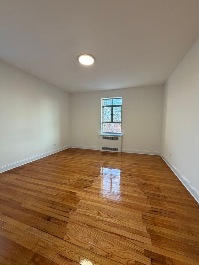 Photo - The Leslie — A Private Garden Enclave for the Modern New Yorker Unidad 33E