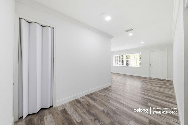 Photo - 980 NW 200th Terrace