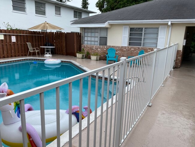 Building Photo - 5111 NE 18th Ave Unit 1