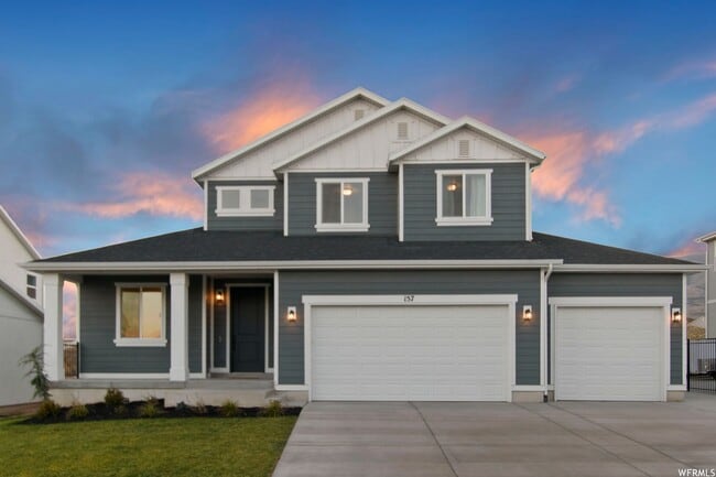 Building Photo - Stunning Home Right on the Golf Course!
