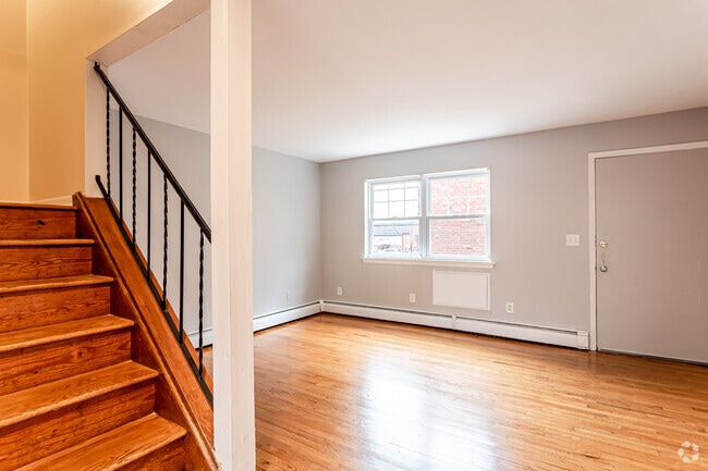 2BR, 1BA Townhouse - Living Room