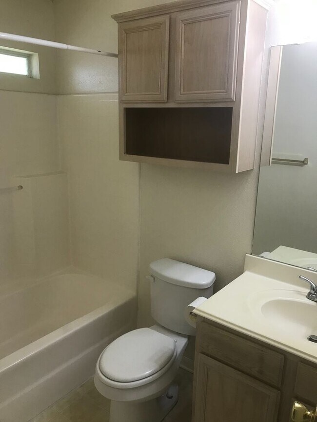 Photo - 3/2 House With Fence Yard!