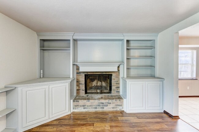 Photo - 974 Castlebury Mansion