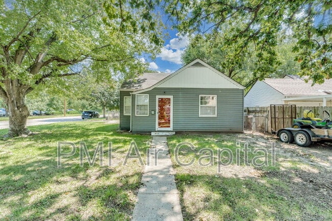 Building Photo - 1102 S Minneapolis St Rental