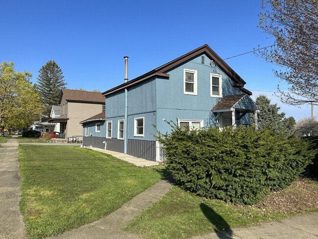 Photo - 2 Story Move In Ready Home in Oswego!