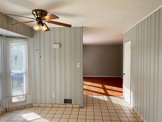 Photo - 3BR 1BA in Shady Lane - Covered Rear Porch and Covered Parking