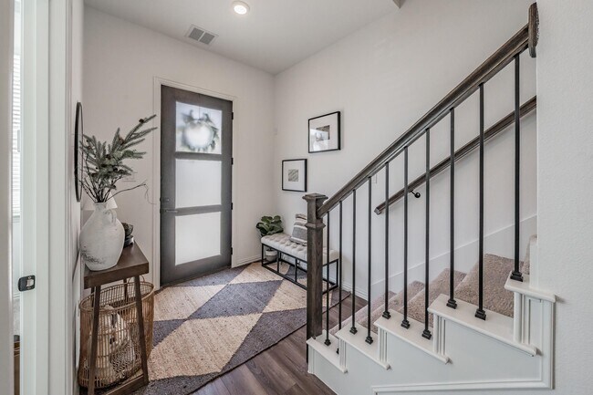 Photo - 7505 Laburnam Rd