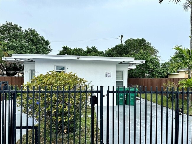 Building Photo - 3461 NW 6th St Unit 3461 Rental