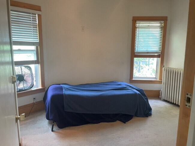 Photo - 2312 Bryant Ave S Apartamentos