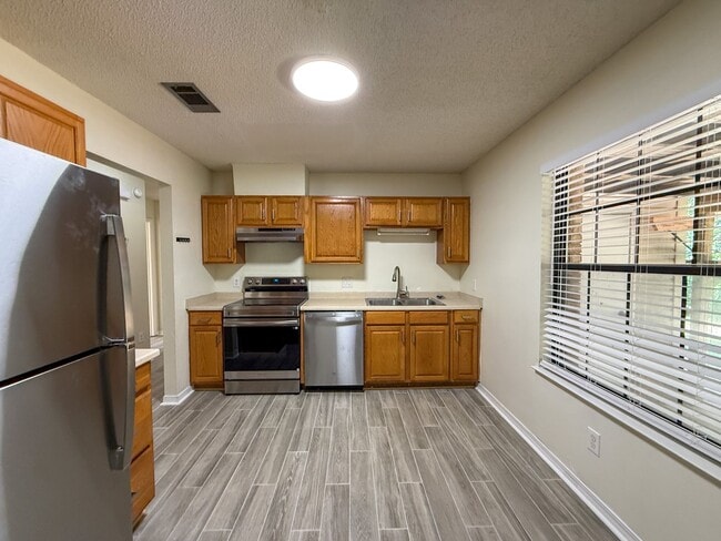Photo - 1035 Peakview Dr