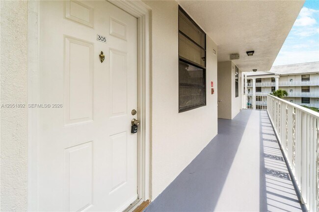 Photo - 3650 Whitehall Dr Unidad 305