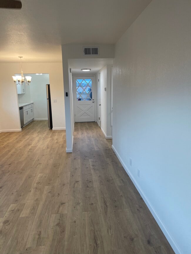 Entry - 1265 Manchester Dr Unit 3