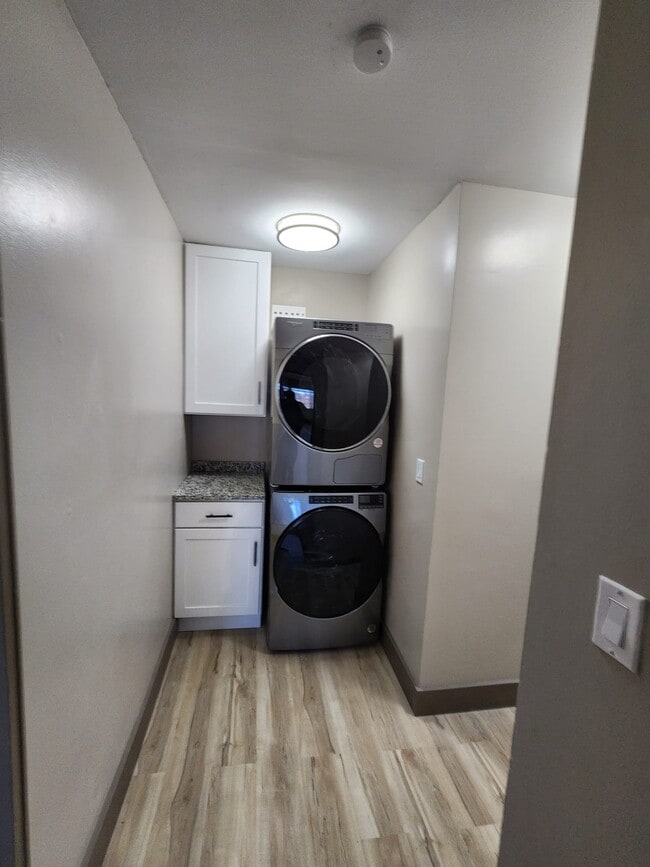 2BD más una oficina - Highland Ridge