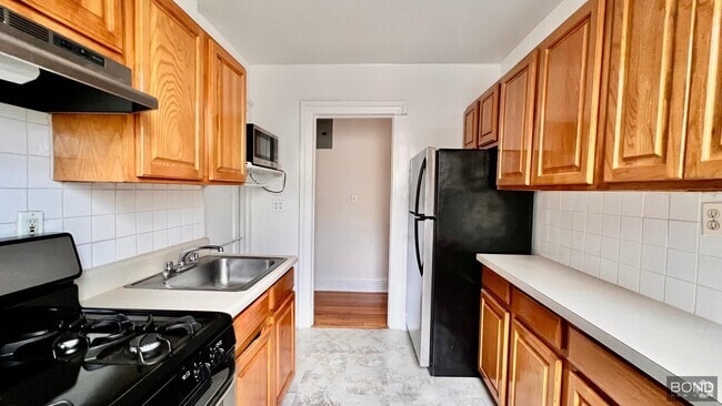 Building Photo - 32-15 35th St Unit F9 Rental