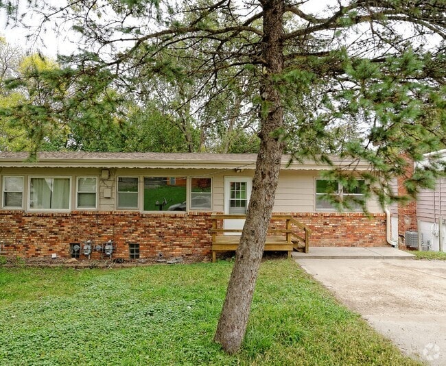 Building Photo - ALEXANDER 8307 S 38 ST Unit 8309 Rental