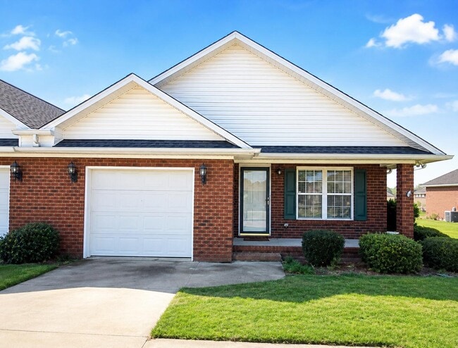 Building Photo - 3512 Beacon Dr