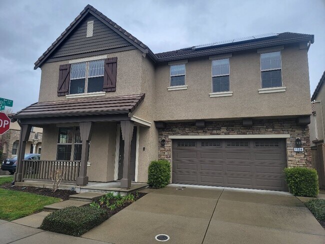 Building Photo - 3 Bedroom 3 bath house with a loft for rent in Folsom in the Parkway.  Solar & 240V Electric Car ...