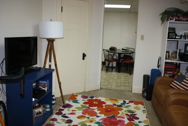 Sala de estar - 334 Thrall St Unidad 5