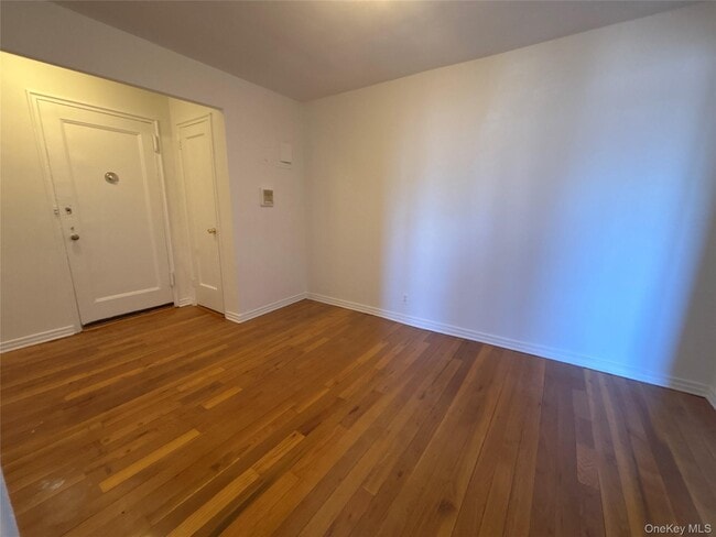 Photo - 23 Schenck Ave Unidad 2CE