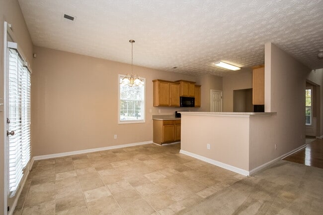 Photo - 1000 Maple Leaf Dr