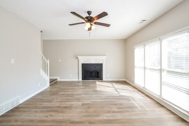 Photo - 2033 Oak Springs Dr