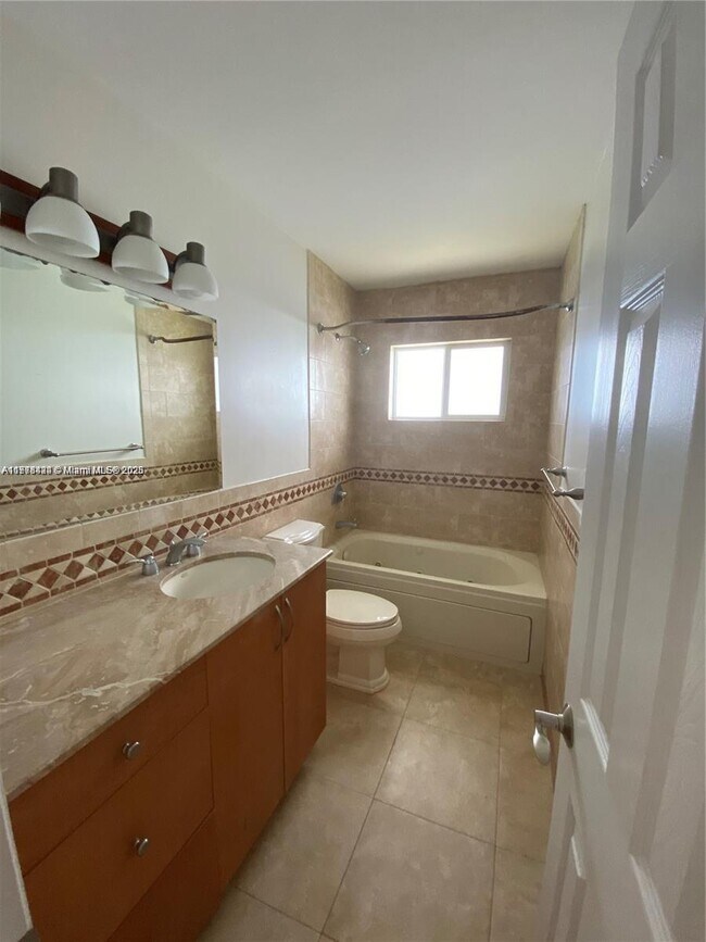 Photo - 3842 NE 171 St Unit 3