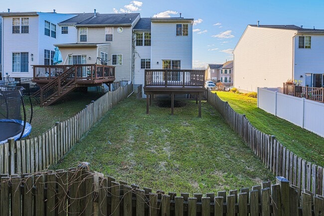 Photo - 641 Kirkcaldy Wy