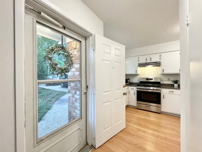 Photo - 6 Lea Oak Ct