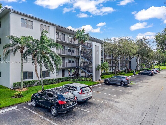 Building Photo - 251 SW 132nd Way Unit 201H Rental