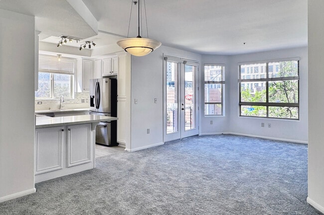 Building Photo - 235 Market St Unit 301