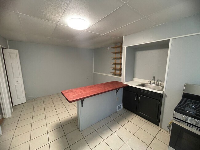 Photo - Updated 2 bedroom house for rent in the South Side !