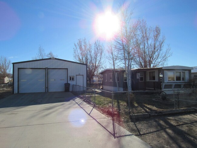 Updated Older Mobile Home w/ Quonset Garag... - Updated Older Mobile Home w/ Quonset Garag...