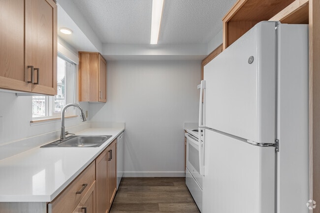 2BR, 1.5BA - 900SF - Kitchen