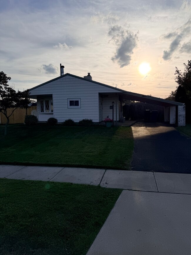 Building Photo - 9 Daffodil Ln