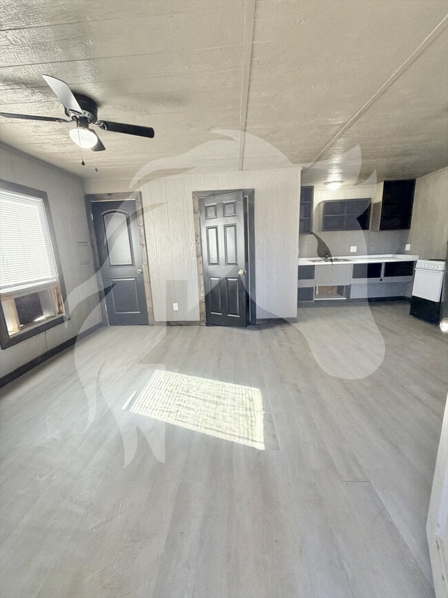 Photo - "Charming Studio Retreat at 334 1/2 South Pine Street, Ponca City!"