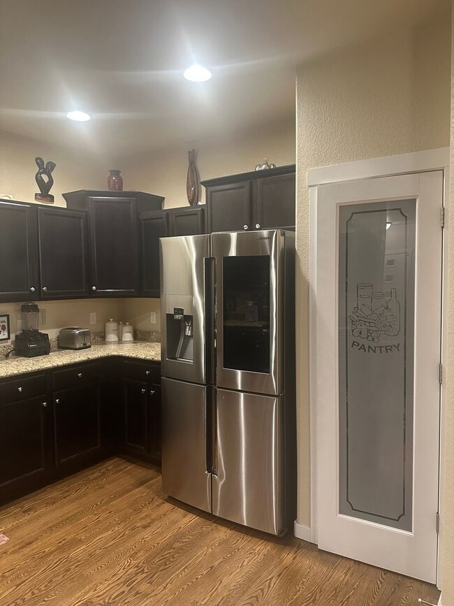 Photo - 1290 Antrim Loop