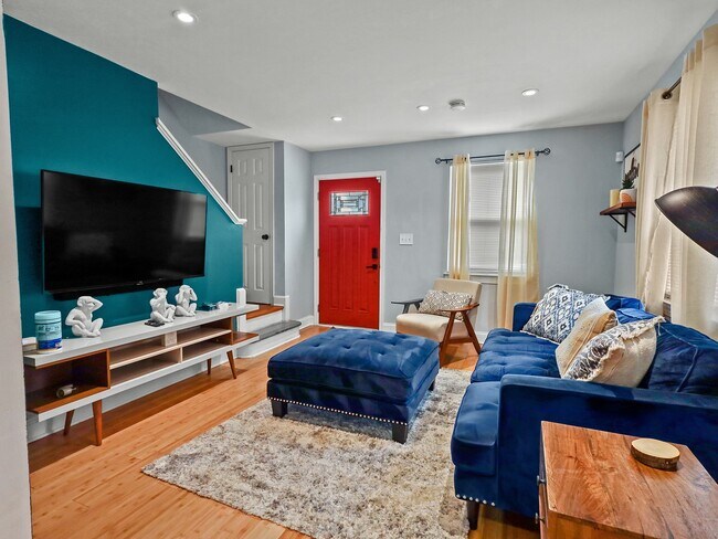 Photo - 636 Burns St SE