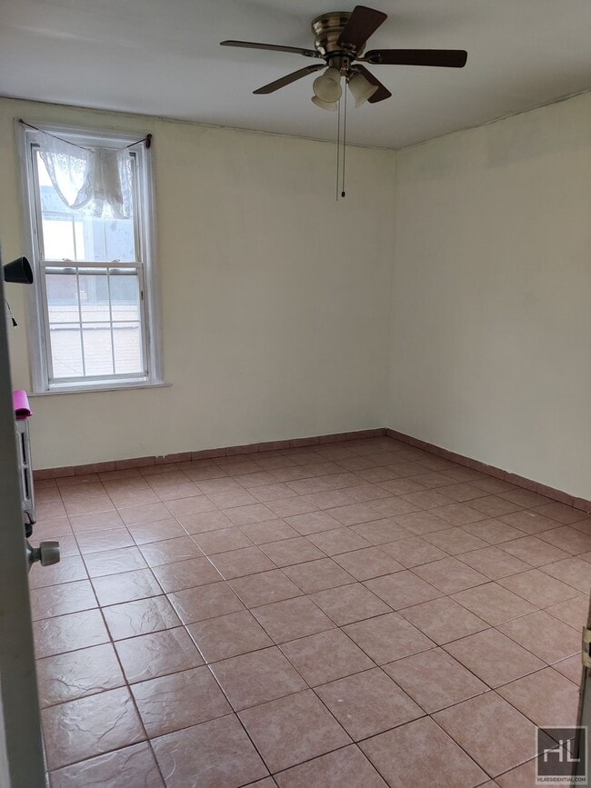Photo - 103 AVENUE