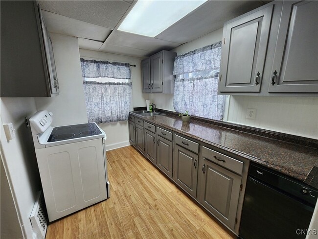 Photo - 134 E Hoard St