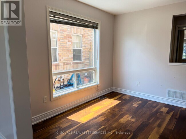 Photo - 1573 Evans Terrace