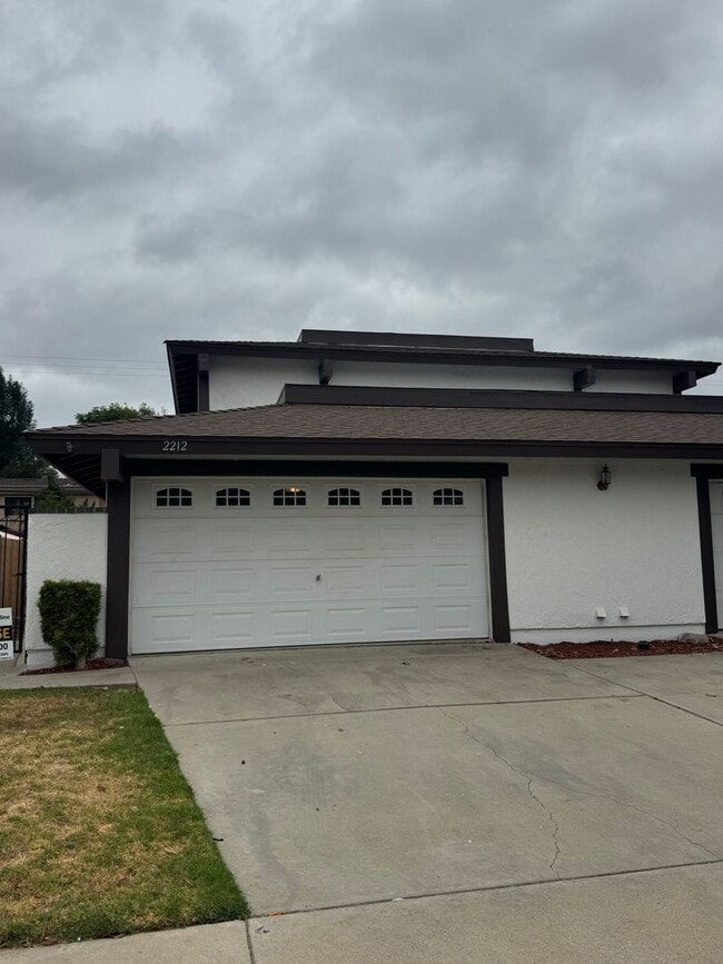 Building Photo - 2210-2212 E Avalon Ave Unit 2212